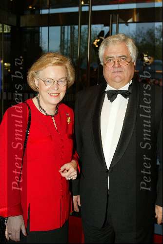 Utrecht 9 november 2003
Premiere Mama Mia in Utrec ht
Hanja Maij wegge met man