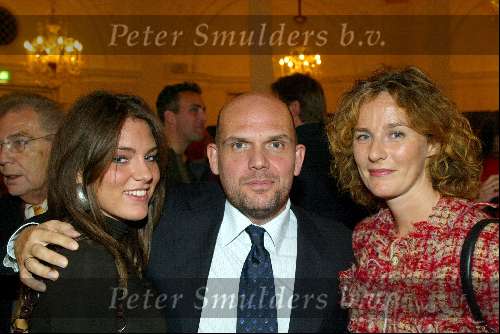 Amsterdam 7 november 2003
Ondertekening kontrakt Jaap v Zweden als dirigent van Philharmonisch concert 
Hier samen met zijn vrouw en dochter