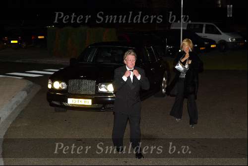 Waalwijk 14 november 2003
modeshow addy v d krommenacker in waalwijk
Jan des Bouvrie en Monique des Bouvrie bij Bentley