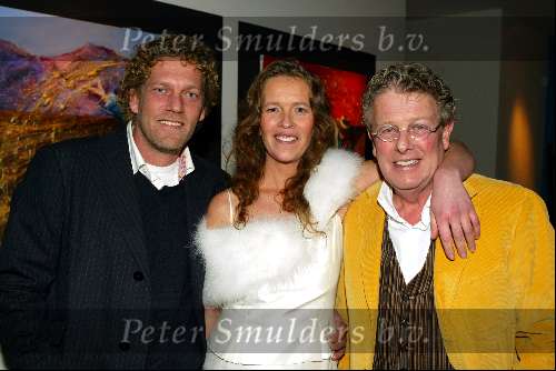 Loosdrecht 28 november 2003
Presentatie  Issue in het witte huis in Loosdrecht
Jan des Bouvrie met zoon Jean Marc des Bouvrie en Nicole des Bouvrie