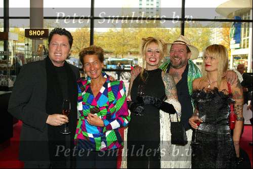 Utrecht 9 november 2003
Premiere Mama Mia in Utrec ht
Janine v d Ende Barry Hay met Henk Schiffmacher