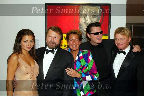 Utrecht 9 november 2003
Premiere Mama Mia in Utrec ht
Bjorn Ulvaeus  Georgina Verbaan Janine v d Ende Barry Hay en Rob Bolland