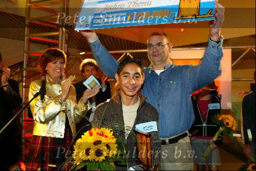 Aalsmeer 18 november 2003
Achmea kennis quiz met Chazia Morali.
Jethro Thenu ......en Leo v d Goot
