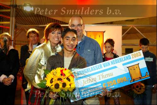 Aalsmeer 18 november 2003
Achmea kennis quiz met Chazia Morali.
Jethro Thenu ......en leo v d goot