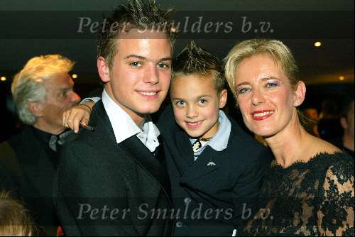 Utrecht 9 november 2003
Premiere Mama Mia in Utrec ht
Jim Idols  Bowie en Jet v d Meij