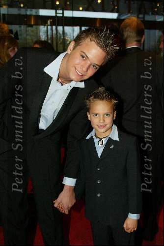 Utrecht 9 november 2003
Premiere Mama Mia in Utrec ht
Jim IDOLS bakkem met look a like Bowie


Peter Smulders bv