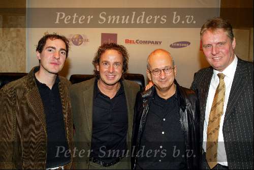 Amsterdam 6 november 2003

marco borsato bij persconferentie in hilton en johan neijenhuis


Peter Smulders bv