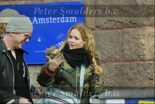 Amsterdam 8 november 2003
Guusje Nederhorst met Johnny de Mol op pc hooftstraat