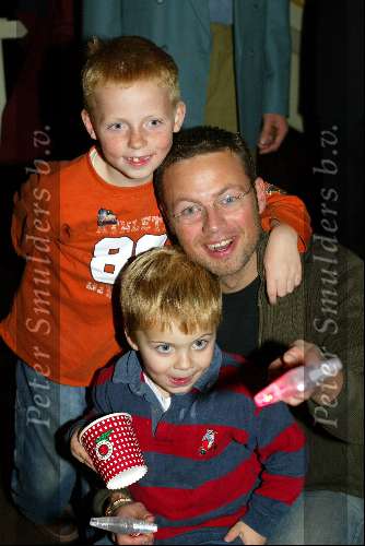 Kaatsheuvel 7 november 2003
Premiere doornroosje in dce efteling
Joost Buitenweg met kinderen