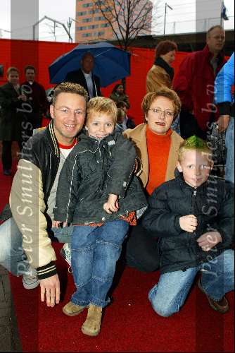 Amsterdam 16 november 2003
Premiere Pipo de clown in het pathe arena theater
Joost Buitenweg met gezin