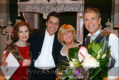 Gouda  17 november 2003
Premiere hemelbed 
met Jos Brink en Liesbeth List Frank Sanders & Willeke Alberti