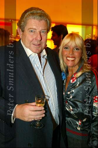 Amsterdam 13 november 2003
Winkel Louis Vuitton 1 jarig bestaan
Judith Osborne met man
