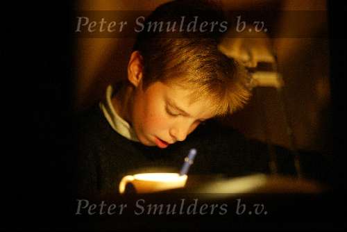 3 November 2003
Junior Smulders ( eerste jaars VWO )studerend op zijn kamer