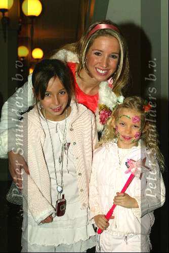 Kaatsheuvel 7 november 2003
Premiere doornroosje in dce efteling
k3 met dochter Rosanna Lima en