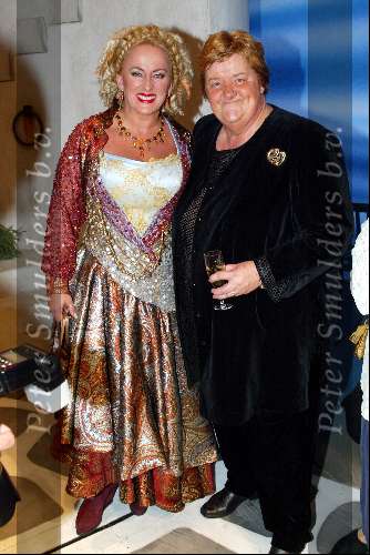 Utrecht 9 november 2003
Premiere Mama Mia in Utrec ht
Karin Bloemen en Erica Terpstra