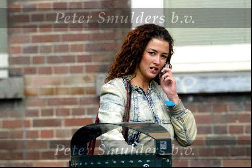 Amsterdam 8 november 2003
Katja Schuurman met gsm op pc hooftstraat