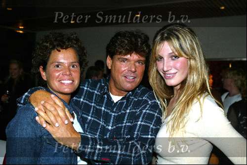 Amstelveen 26 november 2003
Presentatie boek Robert Schoemacher bij Special Sports.
Menno Buch met vrouw/vriendin en Kelly Big Brother