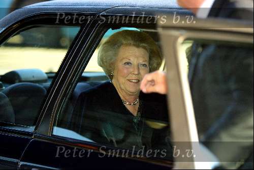 Amsterdam 6 november 2003
Koningin Beatrix bij concertgebouw