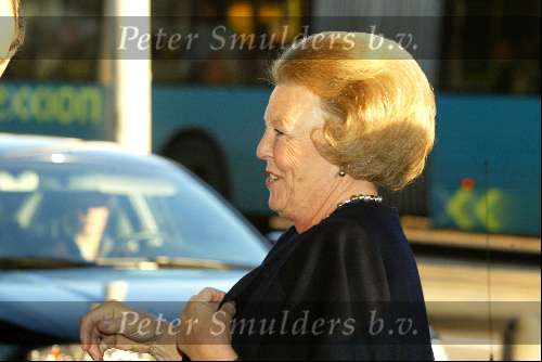 Amsterdam 6 november 2003
Koningin Beatrix bij concertgebouw
