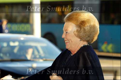 Amsterdam 6 november 2003
Koningin Beatrix bij concertgebouw