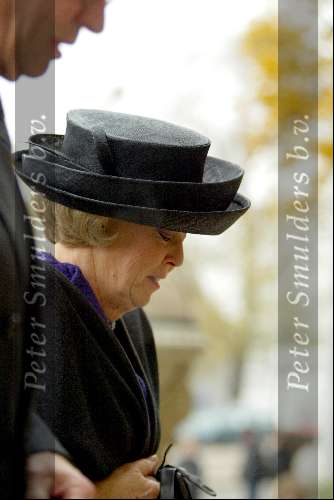 Amsterdam 12 november 2003
Koningin Beatrix bij tropenmuseum