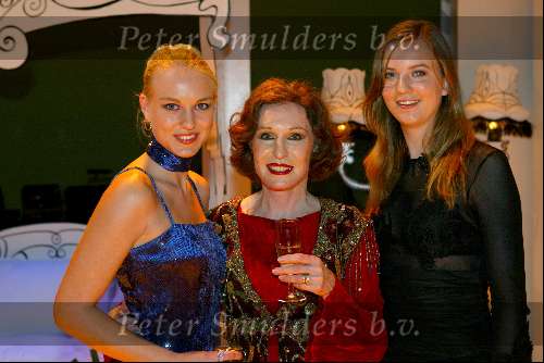 Gouda  17 november 2003
Premiere hemelbed 
Liesbeth List met dochter (Links)