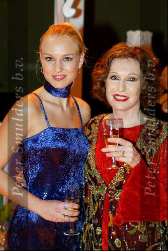 Gouda  17 november 2003
Premiere hemelbed met jos brink en liesbeth List
Liesbeth List met dochter
