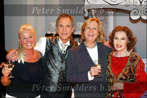 Gouda  17 november 2003
Premiere hemelbed met Jos Brink en Liesbeth List
Loeki Knol en Annewil Blankers