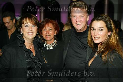 Amsterdam 11 november 2003
Presentatie sieradenlijn Otazu en Gassan diamonds
Quinty Trustful en Louis v Gaal en Truus v Gaal