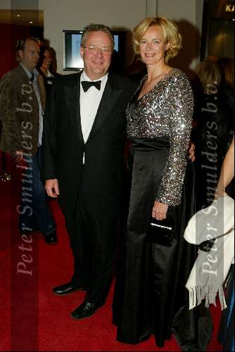 Utrecht 9 november 2003
Premiere Mama Mia in Utrec ht
Marijke Schaaphok  met man