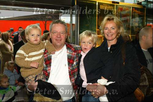 Amsterdam 16 november 2003
Premiere Pipo de clown in het pathe arena theater
Marijke Schaaphok met gezin