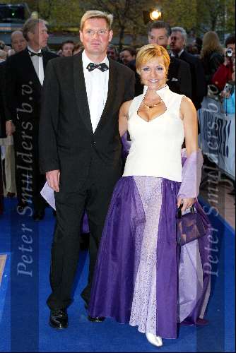 Utrecht 9 november 2003
Premiere Mama Mia in Utrec ht
Mariska v Kolck met man