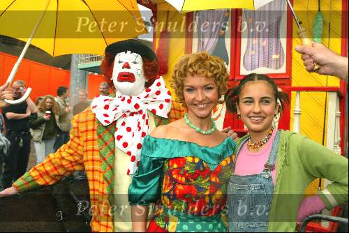 Amsterdam 16 november 2003
Premiere Pipo de clown in het pathe arena theater
Mariska v Kolck   en Pipo de Clown met Meta Speksnijder