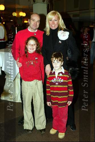 Kaatsheuvel 7 november 2003
Premiere doornroosje in dce efteling
Monique Collignon met man en kinderen