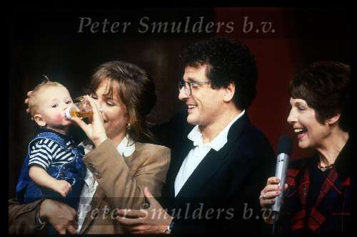 Hilversum 9 december 1992
Monique v d Ven met Edwin de Vries en hun inmiddels overleden zoontje Nino bij het programma van Mies Bouwman