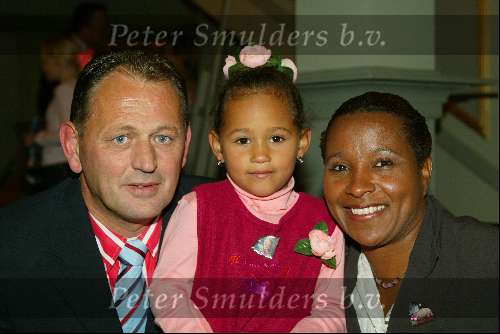 Kaatsheuvel 7 november 2003
Premiere doornroosje in dce efteling
Nellie Cooman met man en dochtertje
