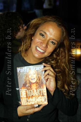 Amsterdam 14 november 2003
Presentatie cd gordon op de supperclub boot.
Patty Brard met haar boek