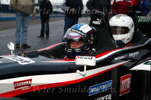 Donnington 25 november 2003
Trust & Minardi in donnington
Paul Stoddart in f1 wagen
