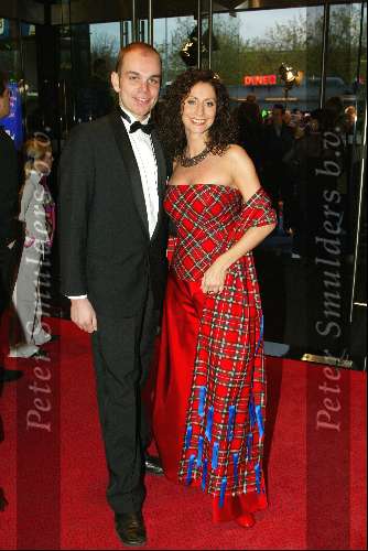 Utrecht 9 november 2003
Premiere Mama Mia in Utrec ht
Pia Douwes met vriend