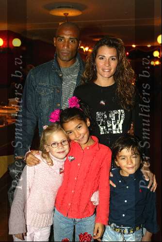 Kaatsheuvel 7 november 2003
Premiere doornroosje in dce efteling
Quinty trustfull met Orlando Trustfull en hun kinderen
