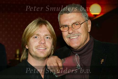 Kaatsheuvel 7 november 2003
premiere doornroosje in dce efteling
Robert Long met vriend