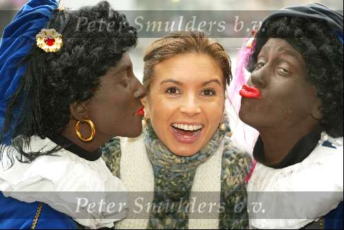 Amsterdam 16 november 2003
Aankomst Sinterklaas bij scheepvaartmuseum.
Rosanna lima met Zwarte Pieten
