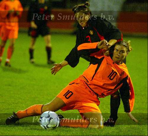 Eindhoven, 22 november 2003
Interland damesvoetbal Nederlnad-Belgie, eindstand 3-0
Sandra Muller