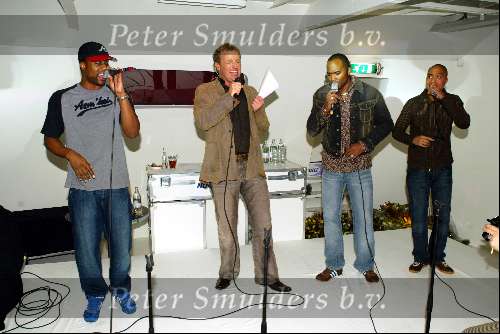 Amsterdam 14 november 2003
Presentatie cd gordon op de supperclub boot.
Gordon optredend met Romeo