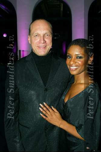 Amsterdam 11 november 2003
Presentatie sieradenlijn Otazu en Gassan diamonds
Silvana Simons met man