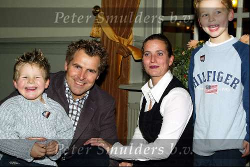 Kaatsheuvel 7 november 2003
premiere doornroosje in dce efteling
Toine v Peperstraaten met vrouw en kinderen