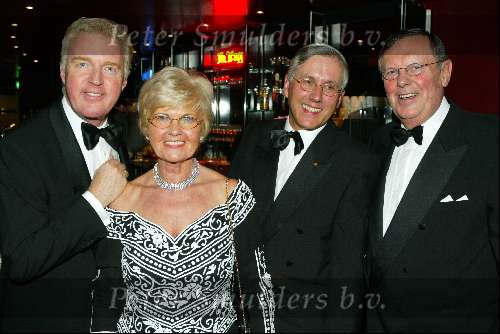 Utrecht 9 november 2003
Premiere Mama Mia in Utrec ht
Andre v duin en Tom Westermeijer en zijn vrouw