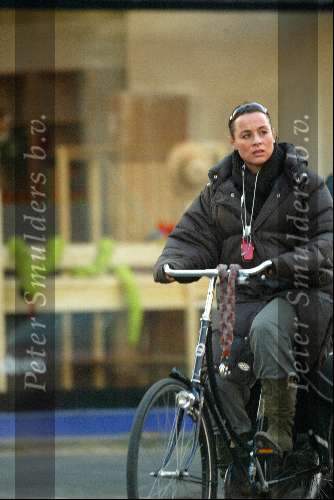 Amsterdam 8 november 2003
Trijtje Oosterhuis op fiets