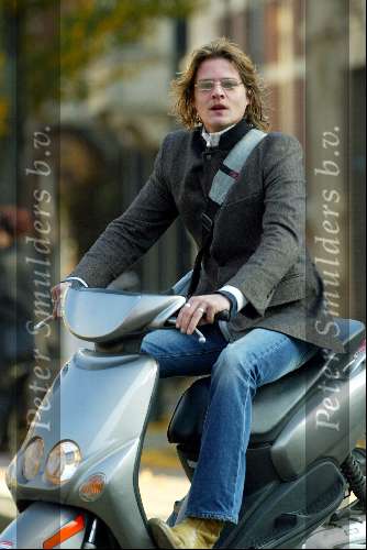 Amsterdam 8 november 2003
Tygo Gernandt op scooter