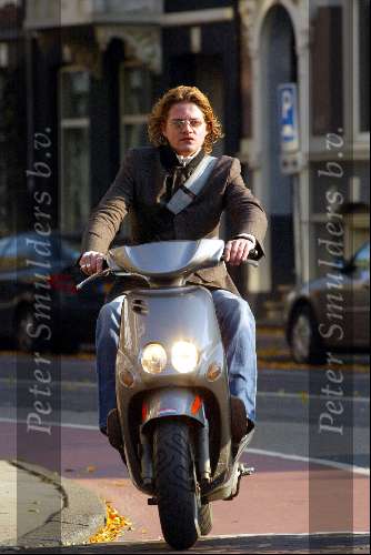 Amsterdam 8 november 2003
Tygo Gernandt op scooter